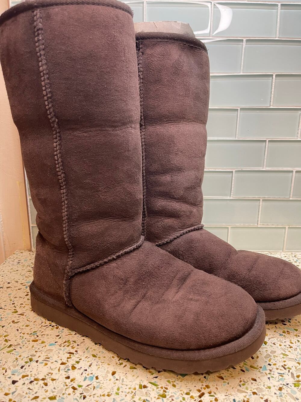 UGG Classic Tall Boots Womens Size 8 Chocolate Brown Suede Sheepskin Winter